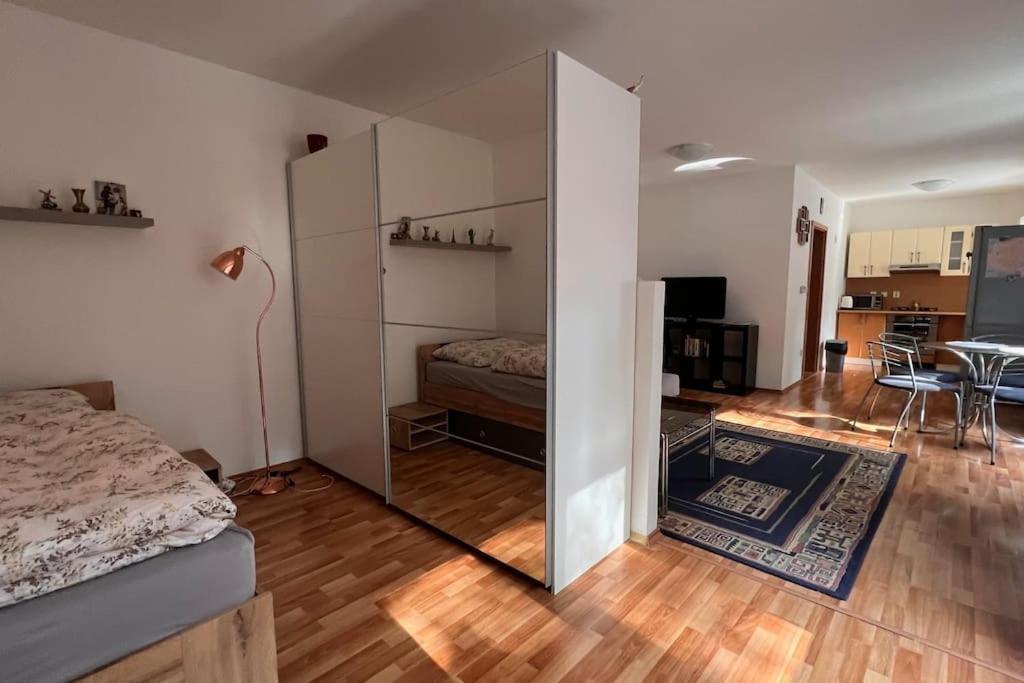 2 Apartment, Near Nivy Centrum Apartmán