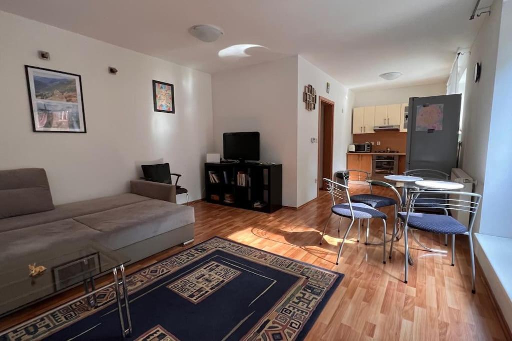 2 Apartment, Near Nivy Centrum Apartmán
