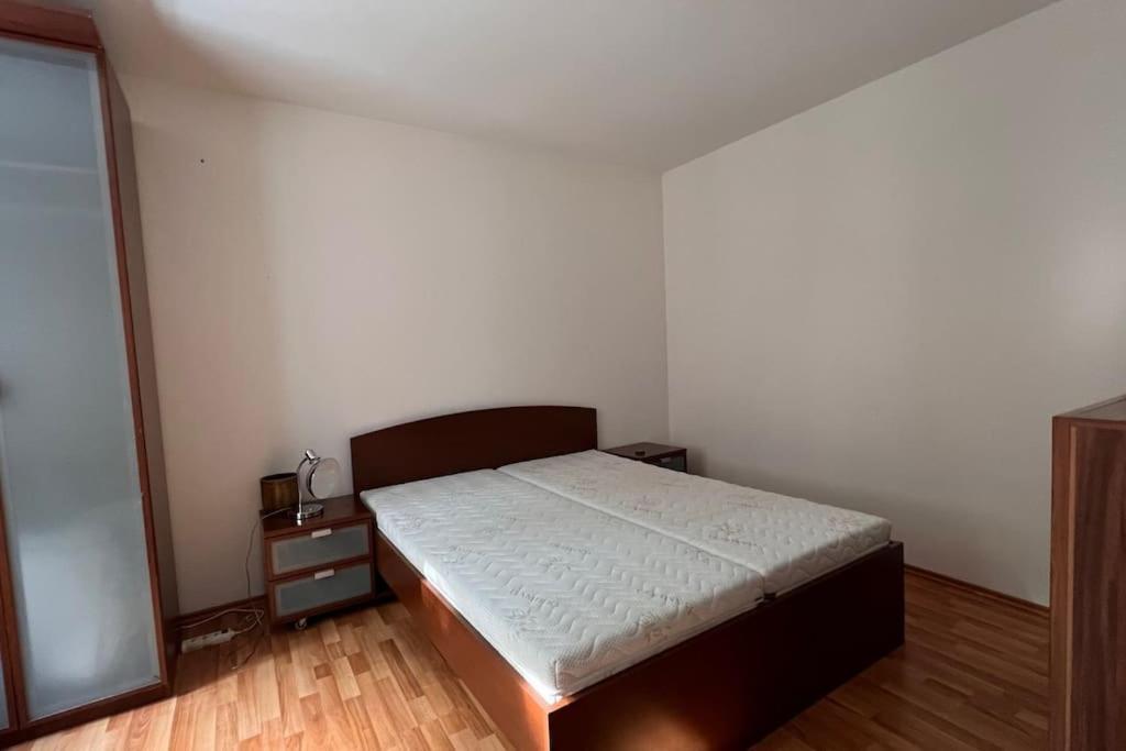 2 Apartment, Near Nivy Centrum Apartmán Bratislava